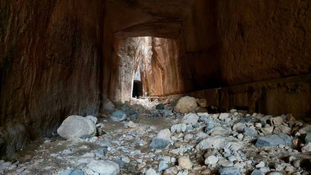 Roma’nın İzleri Hatay’da: Titus Tüneli ve Kaya Mezarları Büyülüyor! 4